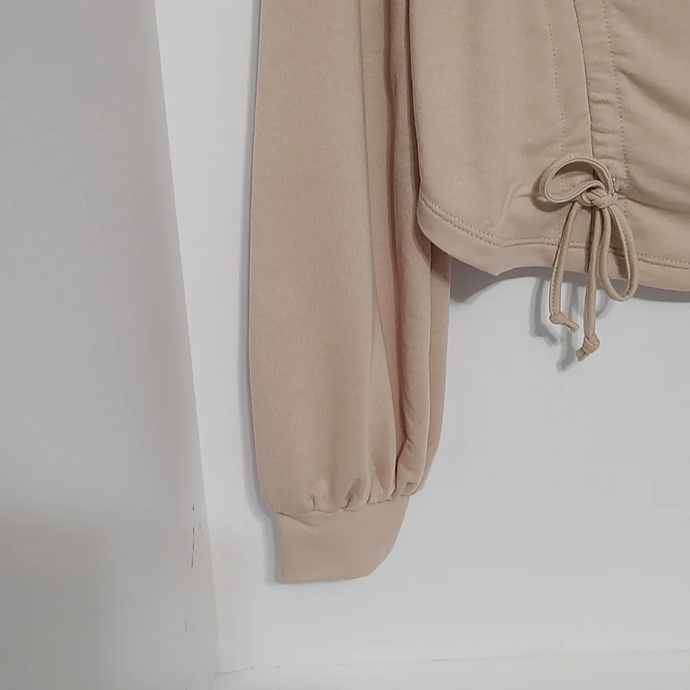 Cream/ Tan Long Sleeve Cropped Top sz M - Picture 3 of 5